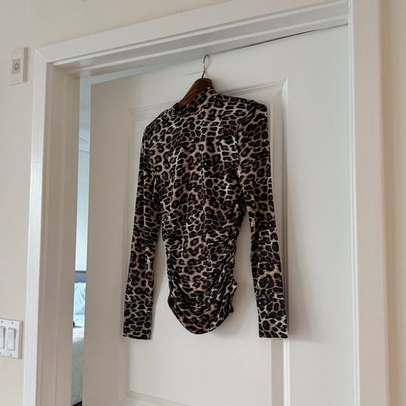Farm Rio Leopard Print Natural Skin Jersey Blouse - Picture 5 of 7